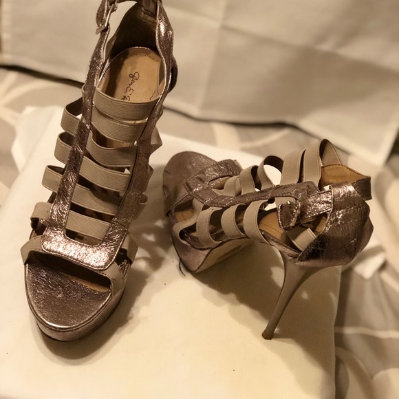 GEN E RATION HEELS - Picture 3 of 3